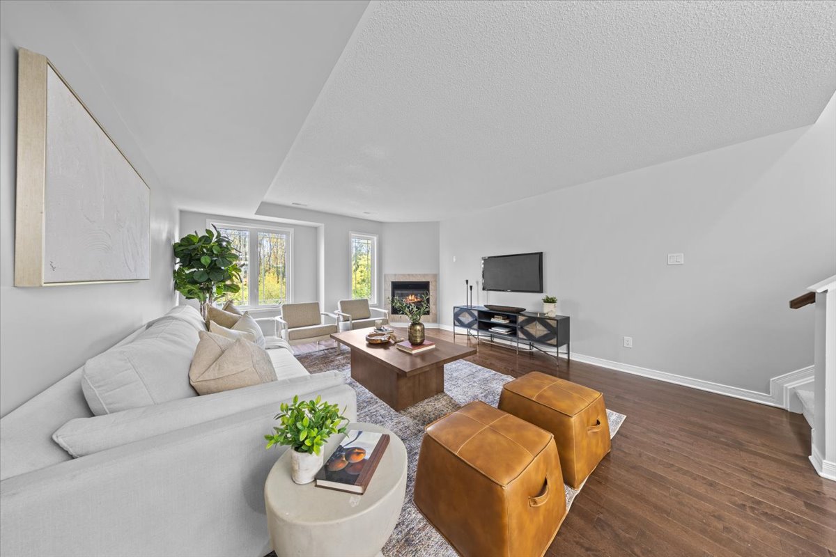 679 Via Amalfi Street Living Room 3