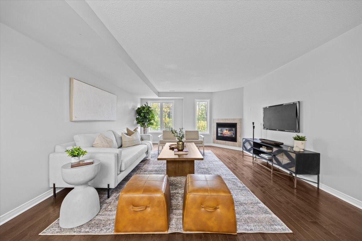 679 Via Amalfi Street Living Room 2